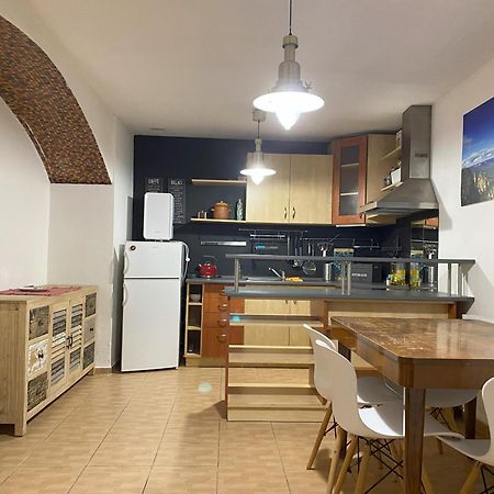 Cozy Garden Apartment In The Heart Of Prag Exterior foto