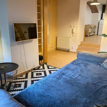 Cozy Garden Apartment In The Heart Of Prag Exterior foto