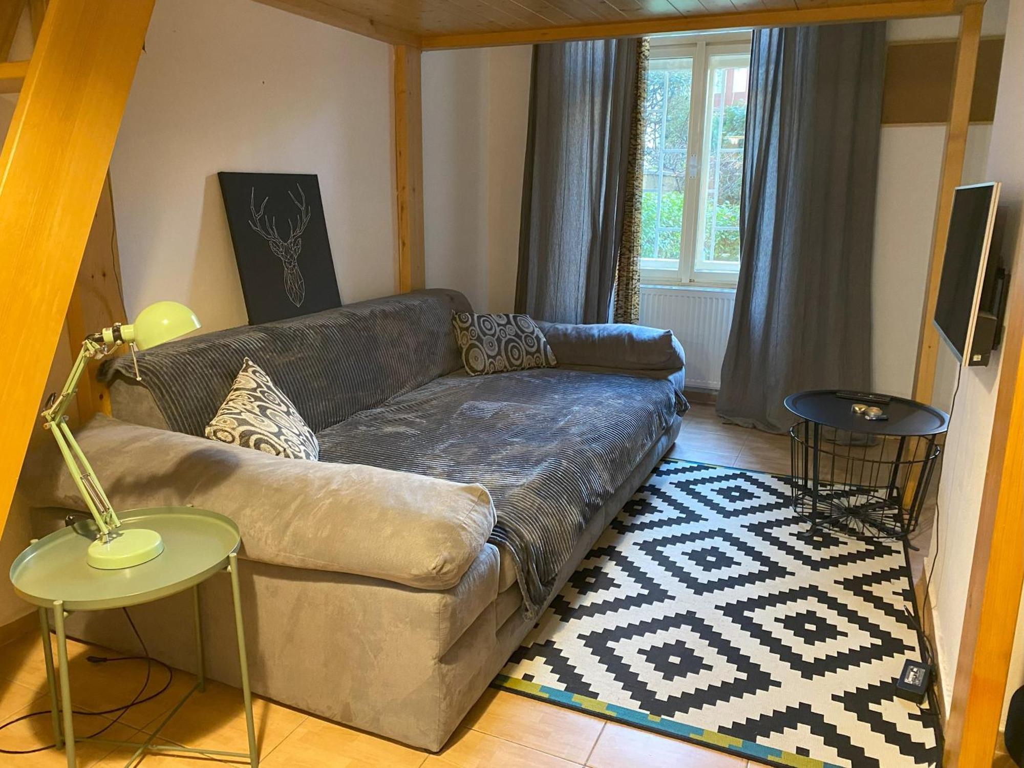 Cozy Garden Apartment In The Heart Of Prag Exterior foto